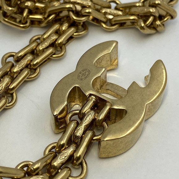 CHANEL Turnlock Necklace CC Autumn 2009 Gold Tone Authenticated - Picture 13 of 16